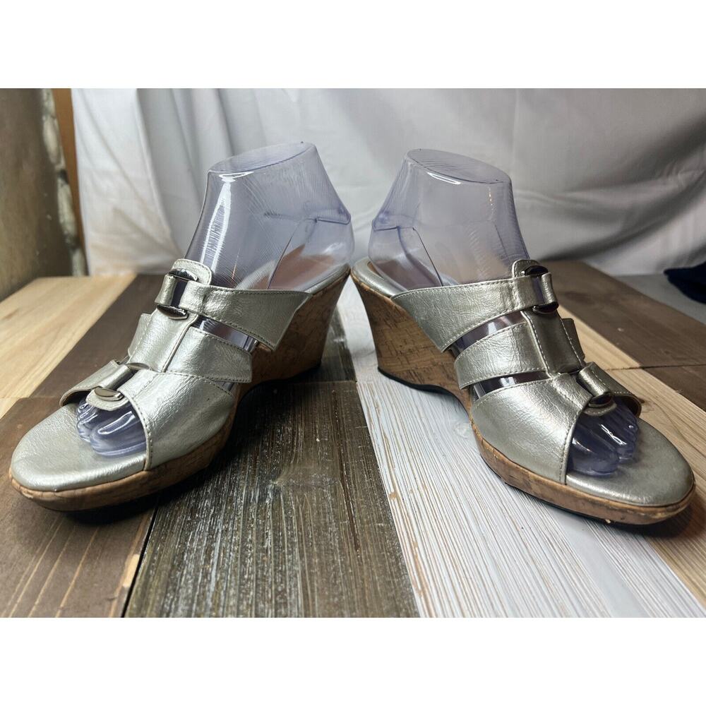 Attention Sandals Womens Size 8 M Silver Wedge Slip On Open Toe Comfy Grannycore - Picture 4 of 11